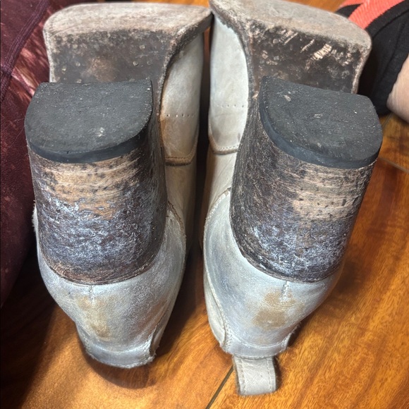 Freebird Leather “Sarah”
Shoe Booties in custom Silver Wash! - Picture 11 of 12